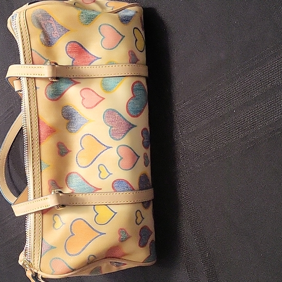 Dooney and Bourke barrel heart bag - Picture 4 of 5